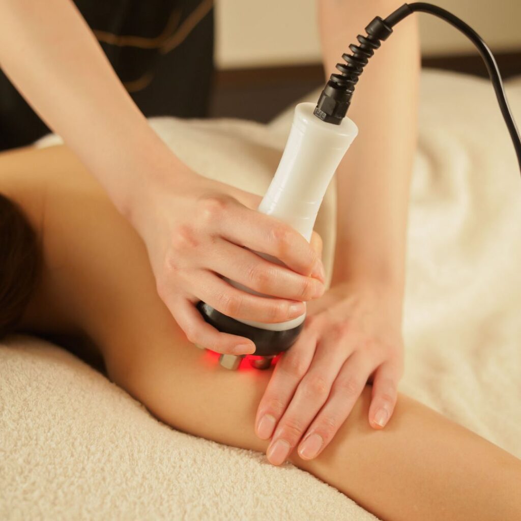 ハイパーナイフの施術をしているところ (2)